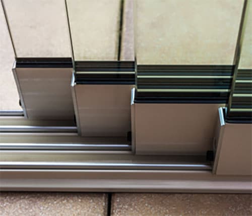 Glasschuifwand meenemers